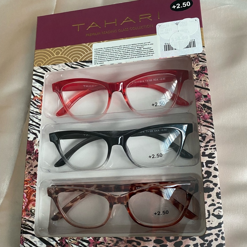 Tahari premium +2.50 reading glasses 3k. NWT